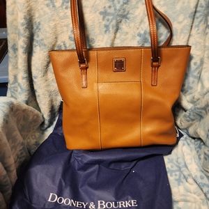 Dooney & Bourke leather shopper purse